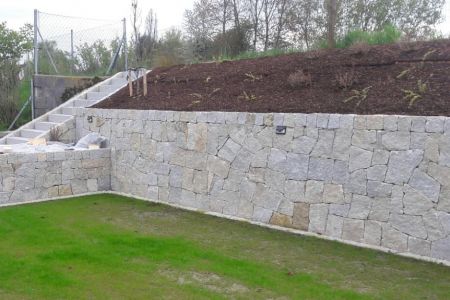 Granit Trockenmauer