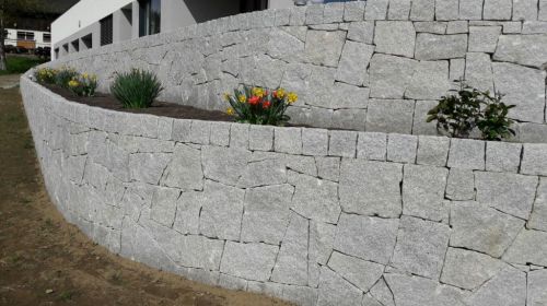 Granit Trockenmauer